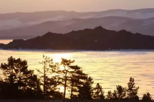 バイカル湖で森林伐採容認　ロシアで法改正、生態系巡り論争