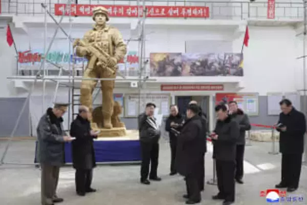 北朝鮮にロシア派兵部隊の立像　「血盟関係」後世に継承か