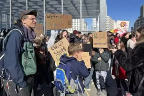 ドイツで若者が兵役反対デモ　150都市、5万人参加