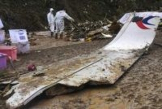 中国機墜落、燃料を故意に停止か　CNN報道、132人全員が死亡