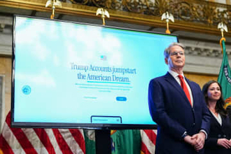 米政府、赤ちゃんに15万円支給　「トランプ口座」で投資後押し