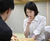 「福間香奈五冠、プロ試験2敗目　初の女性棋士ピンチに」の画像1