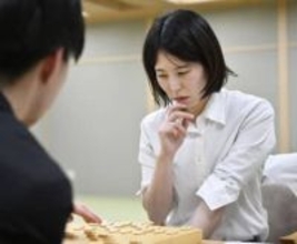 福間香奈五冠、プロ試験2敗目　初の女性棋士ピンチに