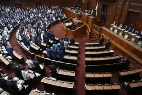 国旗損壊罪法、衆院通過　全野党欠席、異例の採決