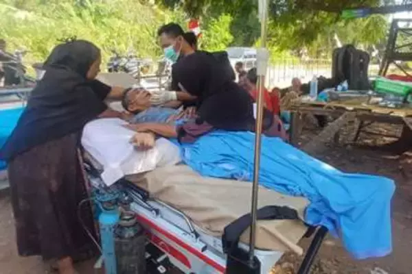 インドネシア地震、死者50人超　けがも100人超、さらに増加も