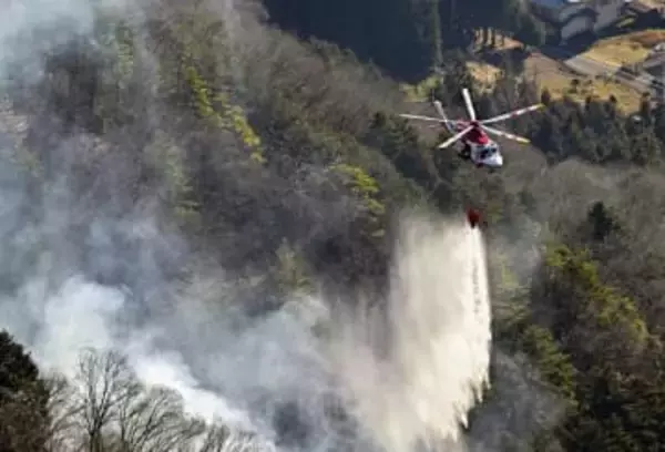 山梨の山林火災、不始末原因か　発生3日延焼続く