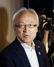 福岡議長、9月議会めど辞任　金銭疑惑「県政混乱の責任」