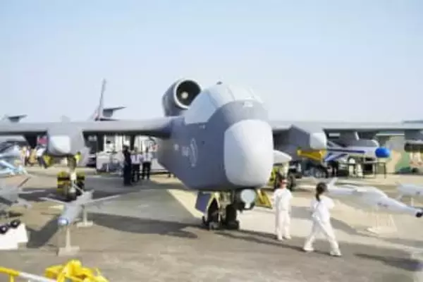 「ドローン空母」が初飛行　中国、小型無人機百機収容