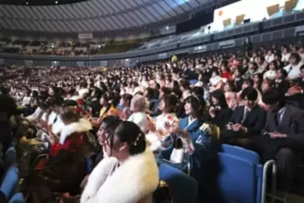 市町村最多の20歳、笑顔で祝う　横浜、式典に2万人参加