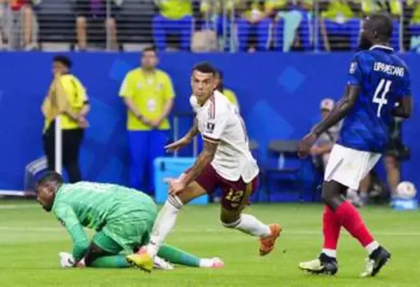スペインが2度目の決勝へ　W杯、フランスに2―0快勝