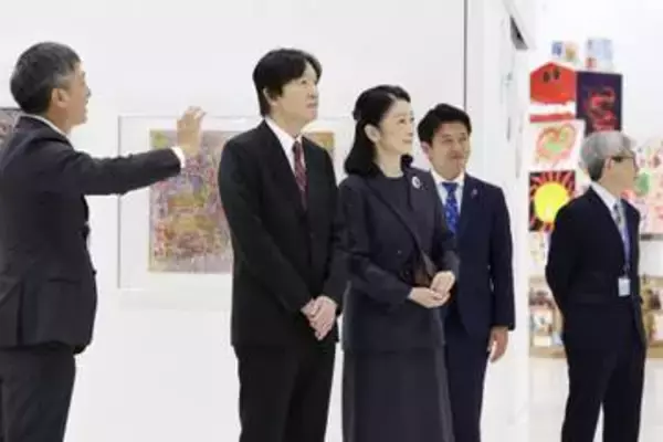 秋篠宮ご夫妻、青森訪問　障害者アート展を見学
