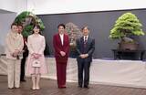 「天皇ご一家、国風盆栽展を鑑賞　五葉松に「素晴らしいですね」」の画像1