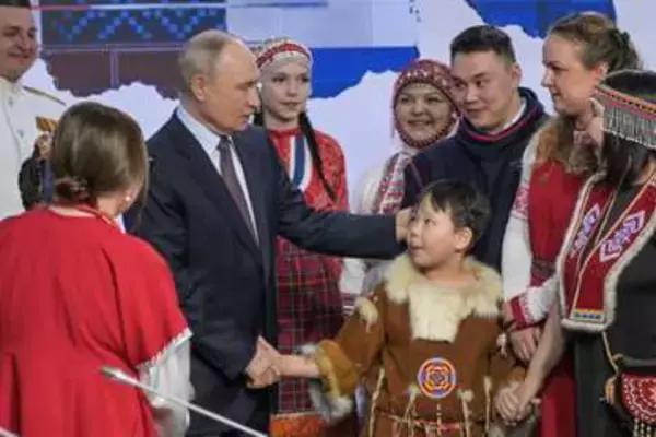 サハリンと大陸の架橋は「必要」　ロシア大統領、少数民族と会合