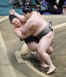 「幕下は延原が炎鵬下しV　三段目は花の富士が制す」の画像1