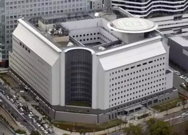 自宅近くの道路標識を切断疑い　「タイヤ痕がつくのが嫌だった」