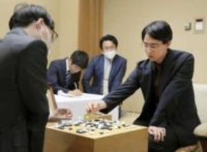 一力が王座奪取し五冠　囲碁、史上3人目