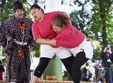 「母の日恒例、女相撲で熱戦　2横綱生んだ北海道福島町」の画像1
