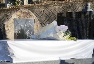 首相、就任後初の地元・奈良入り　安倍氏慰霊「重責担い決意新た」