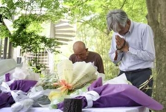 愛知の空自機墜落1年、隊員悼む　犬山市のため池、客足徐々に回復