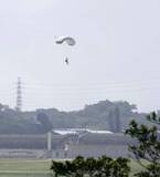 「米軍嘉手納でまた降下訓練　再開後5回目、県は反発」の画像1