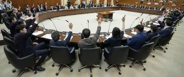 国民投票法案が可決　参院憲法審、24日成立へ