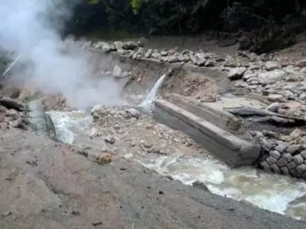 仮設橋で全員の下山目指す　長野県、安曇野の土石流