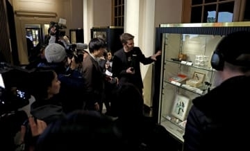 日本人受賞者寄贈品を公開　ノーベル博物館