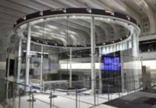 東証、午前終値は5万3412円　米株安が波及、利益確定売りも