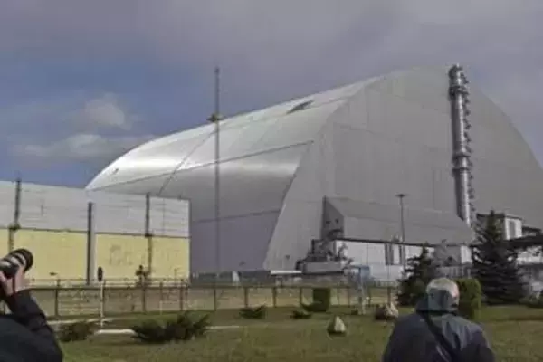 原子炉覆うシェルターに多数の穴　チョルノービリ原発、補修進まず