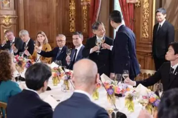 天皇陛下、オランダ首相らと昼食　国王の母校ライデン大にも足運ぶ