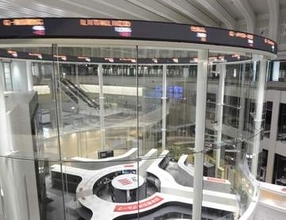 東証、午前終値は7万1854円　AI期待、原油安が追い風