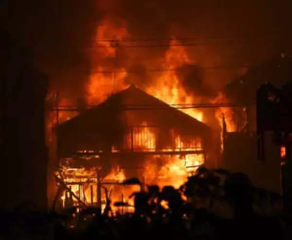 大分火災、20棟以上燃える　1人連絡取れず、多数避難