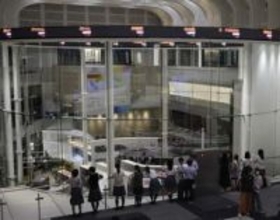 東証急伸、終値は2878円高　原油不足での景気減退懸念和らぐ