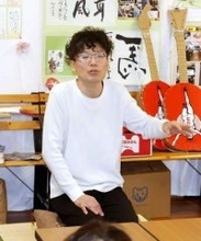 金沢の演劇人、能登地震の仮設住宅で漫談　「心のケアになれば」交流続ける