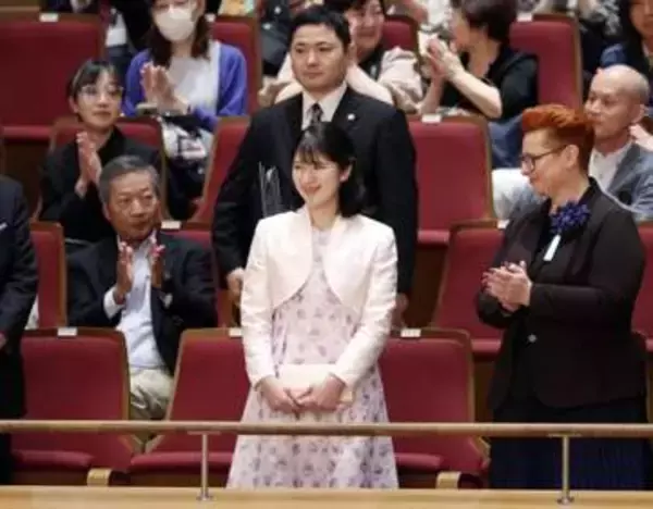 愛子さまウィーン少年合唱団鑑賞　「天使の歌声」に合わせ手拍子