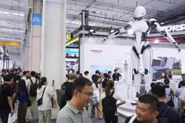 北京で「世界ロボット大会」　2千点超展示、技術進展アピール