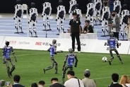 人型ロボット運動会、中国で開幕　2千台がサッカー、陸上など競う