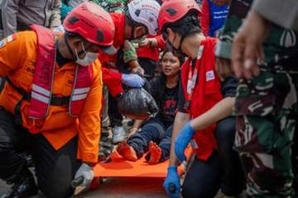 130人不明、捜索続く　インドネシア船転覆1週間