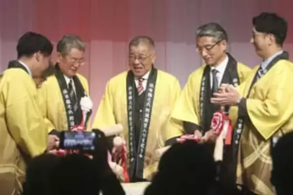 掛布さん「幸せな男」　野球殿堂入りを祝う会