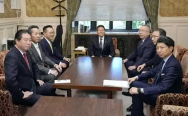 自民、定数削減法案の審議要請　立民、献金規制優先と拒否