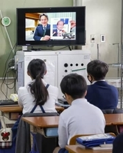 北川進さん受賞を地元祝福　大阪・寝屋川、特別授業も