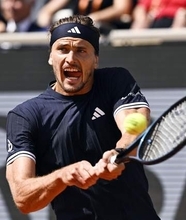 ズベレフ、全仏テニス初優勝　イタリアのコボリ破る