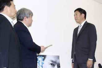 荒井優氏が札幌市長選出馬へ　元衆院議員、中道に離党届