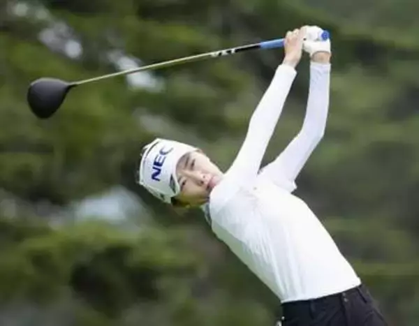 女子ゴルフ、安田祐香が首位独走　19アンダー、NEC軽井沢
