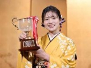藤沢里菜「囲碁界盛り上げたい」　6連覇の女流本因坊就位式