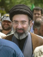 指導者モジタバ師、会話は困難か　顔に重度やけどと米報道