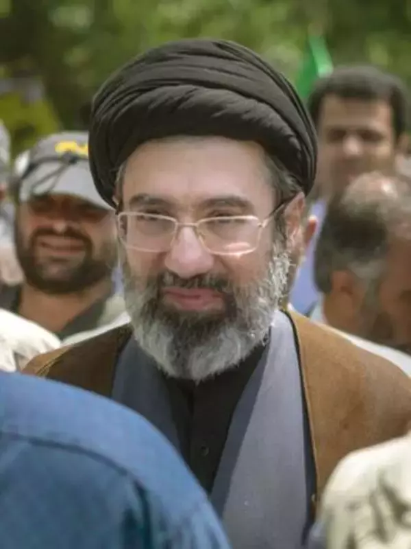 指導者モジタバ師、会話は困難か　顔に重度やけどと米報道