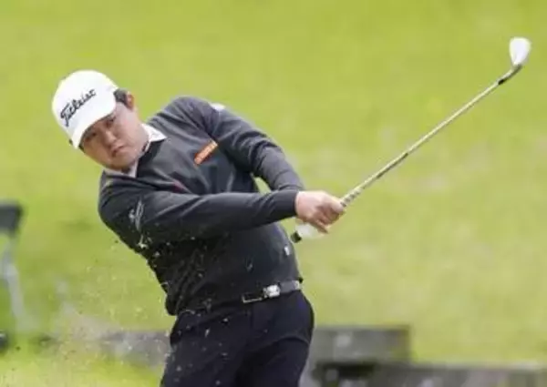 男子ゴルフ、米沢蓮が首位浮上　前沢杯第3R