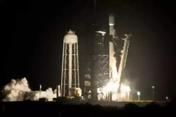 ロケット残骸、5日に月衝突へ　スペースX、5mクレーター発生