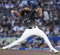 ロ4―1オ（8日）　ジャクソンが8勝目